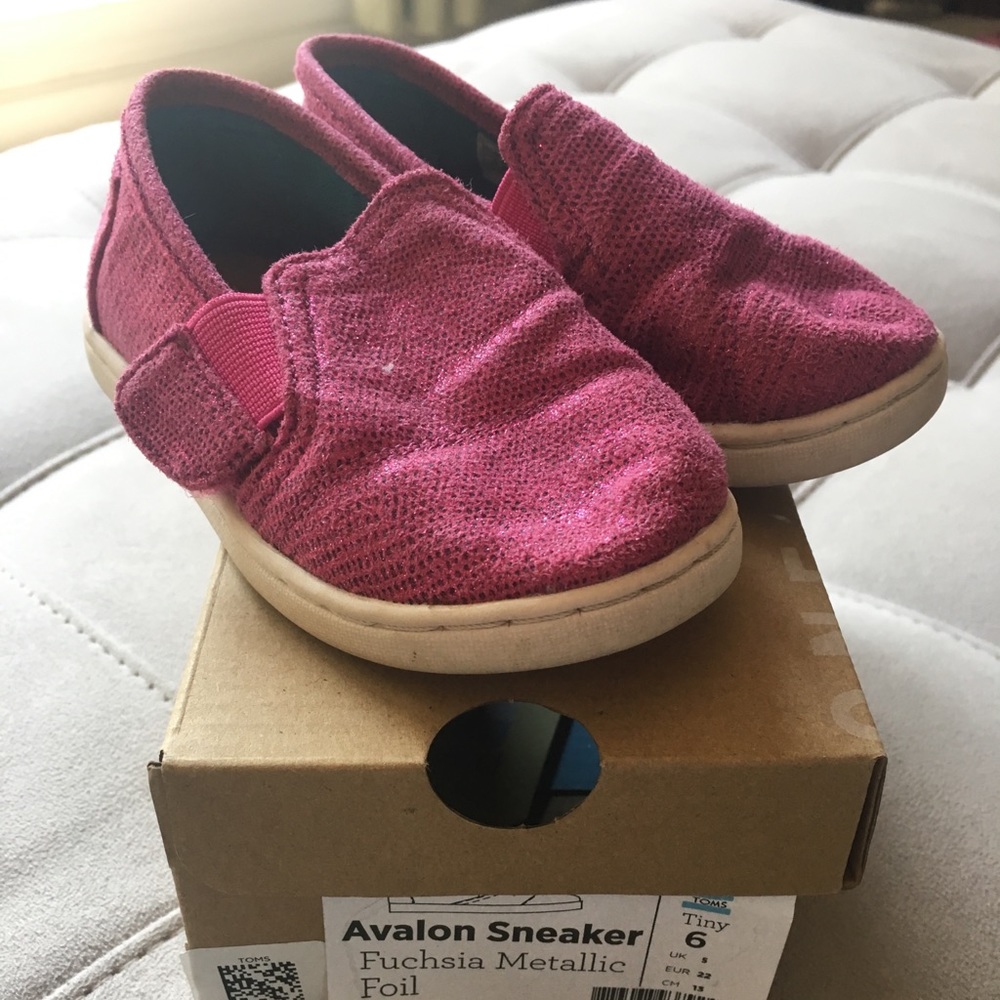 Worn Toms fushia metallic Avalon sneaker sz 6
